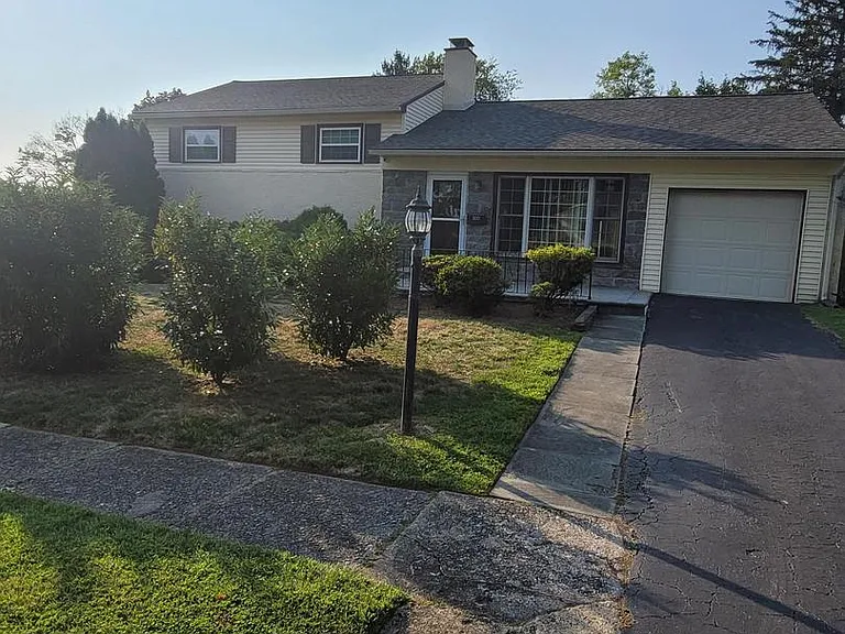 300 Adams Rd — Photo 2