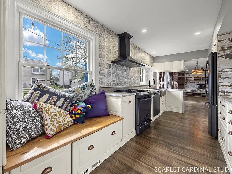 309 Newport Ln — Photo 7