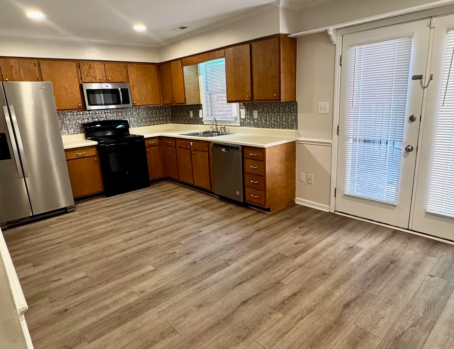 3 bed, 2.5 bath, $1,350 — Photo 3