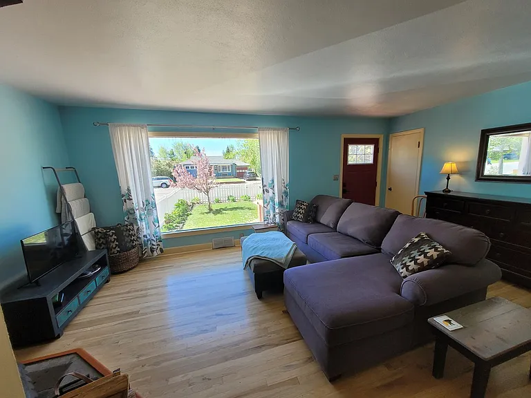 1517 Steele St — Photo 6
