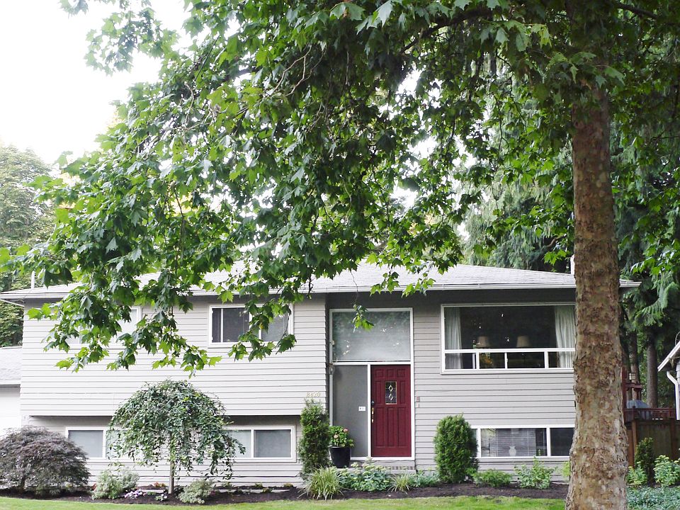 THIS WELL MAINTAINED HOME, WITH BEAUTIFUL LANDSCAPING COULD BE YOURS!