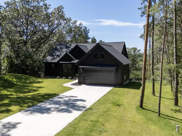 3126 Red Oak Dr, Saugatuck, MI 49453