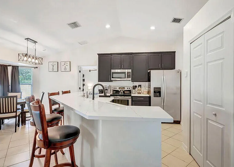 237 SW Twig Ave — Photo 16