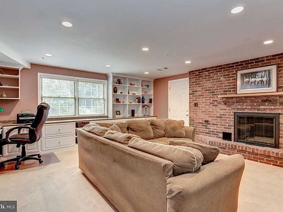 2nd image of 3907 Oak Hill Dr