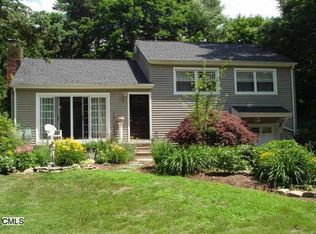 1 Tanglewood Ln, Sandy Hook, CT 06482