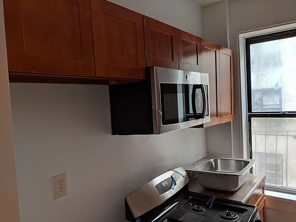 3rd image of 170 E 19th St APT 3G