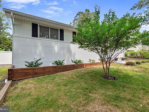 4th image of 536 Manor Rd