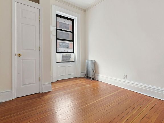 3rd image of 1310 2nd Ave #4W