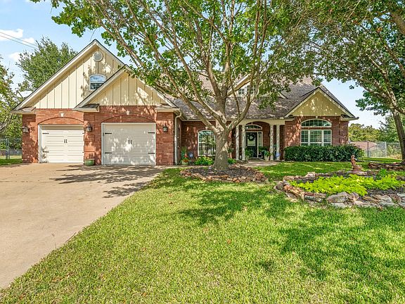 2nd image of 1517 Oakwood Dr
