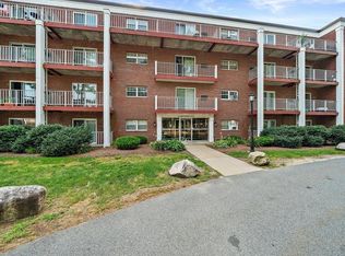 26 Greentree Ln APT 24, Weymouth, MA 02190