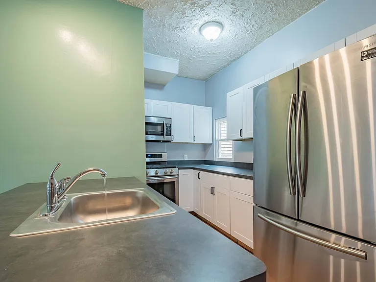 426 Borland St — Photo 8