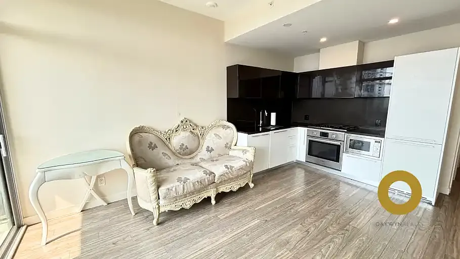 2 bed, 2.0 bath, 684 sqft, $2,900 — Photo 2