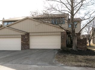 4251 Foxpointe Dr, West Bloomfield, MI 48323