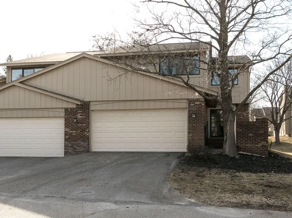 4251 Foxpointe Dr, West Bloomfield, MI 48323
