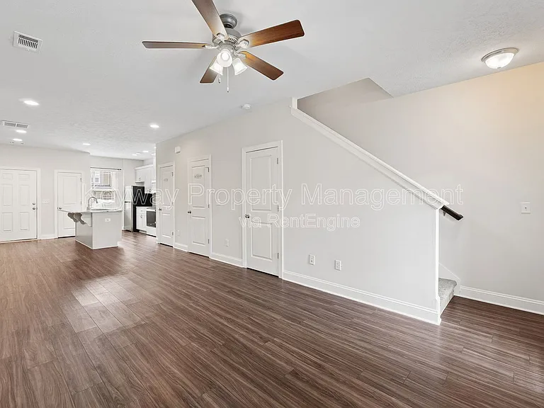 1913 Butternut Dr — Photo 3