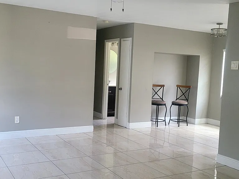2605 Jackson St — Photo 3