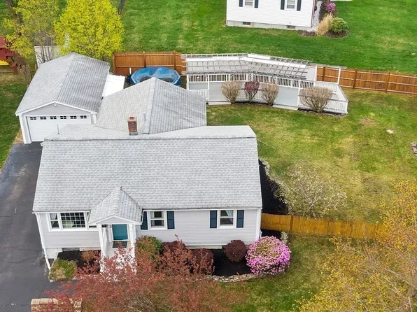 5 Glenmere St, Lowell, MA 01852