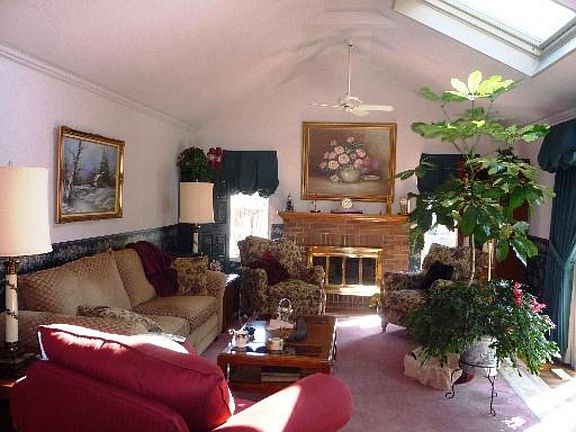 4th image of 790 Twisted Oak Ln