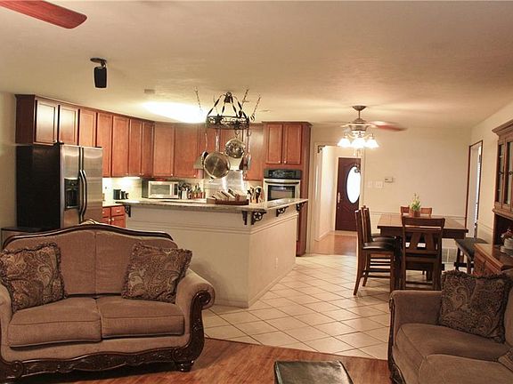 5th image of 505 Branch Cir W