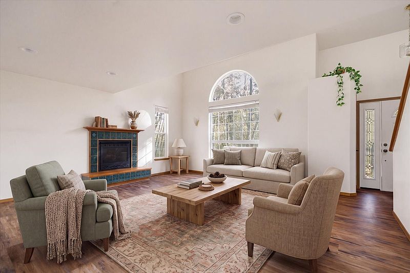 4th image of 251 E Troxell Road