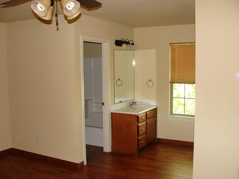 128 Meadow Park Cir #128 — Photo 11
