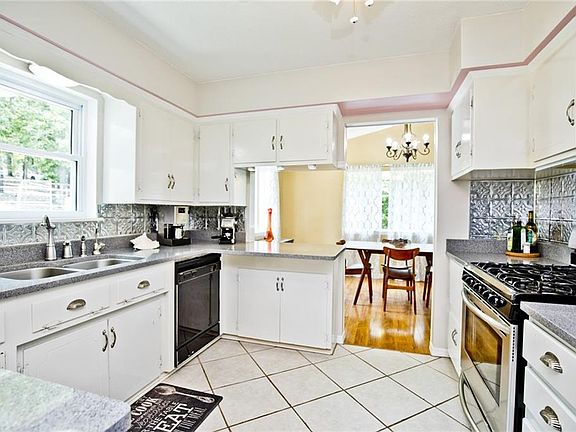 4th image of 14860 Muldoon Dr