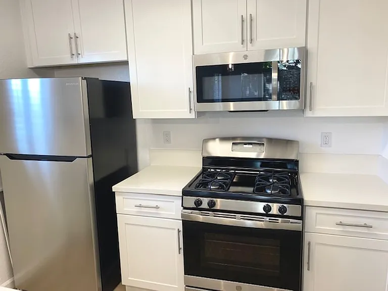 Oak Park Village Apartments — Photo 26