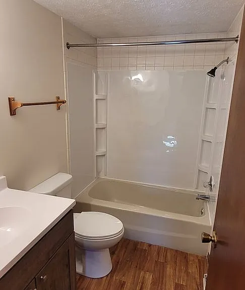 1817 W Chestnut St — Photo 17