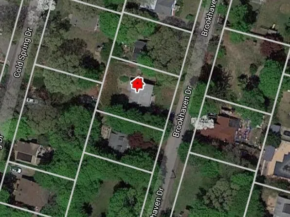 34 Brookhaven Dr, Sound Beach, NY 11789