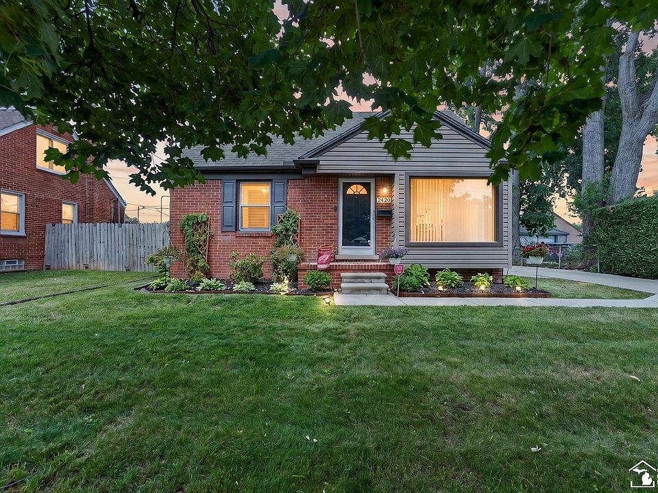 1st image of 2420 Applewood Ave