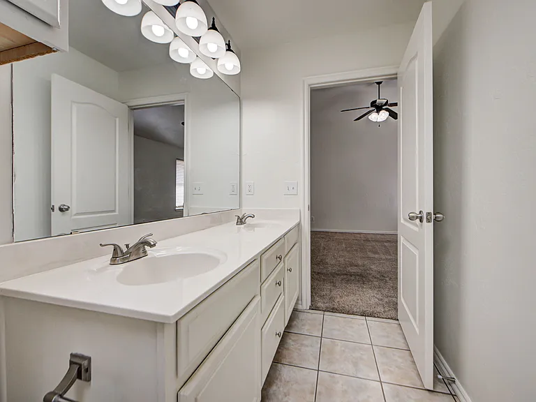 608 Cavecreek St — Photo 29