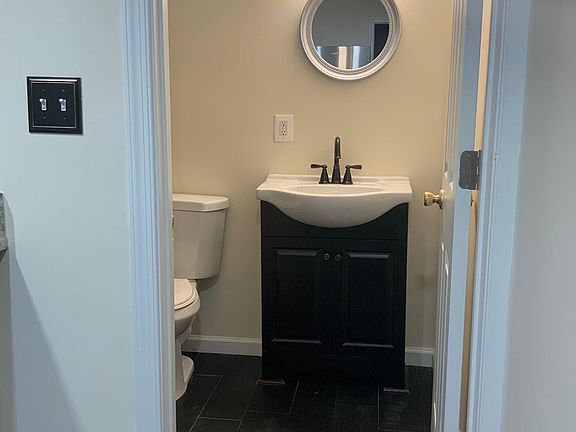 5th image of 246 Arcadia Shores Cir