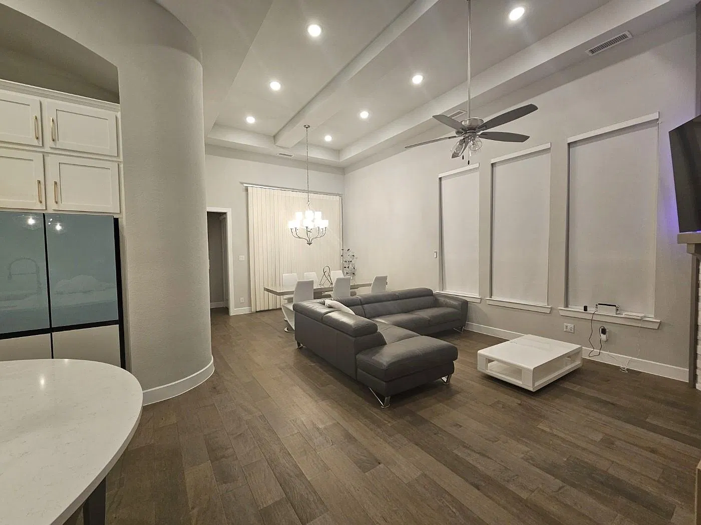 4 bed, 2323 sqft, $4,295 — Photo 3