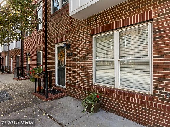 No snow shoveling here, all covered by HOA