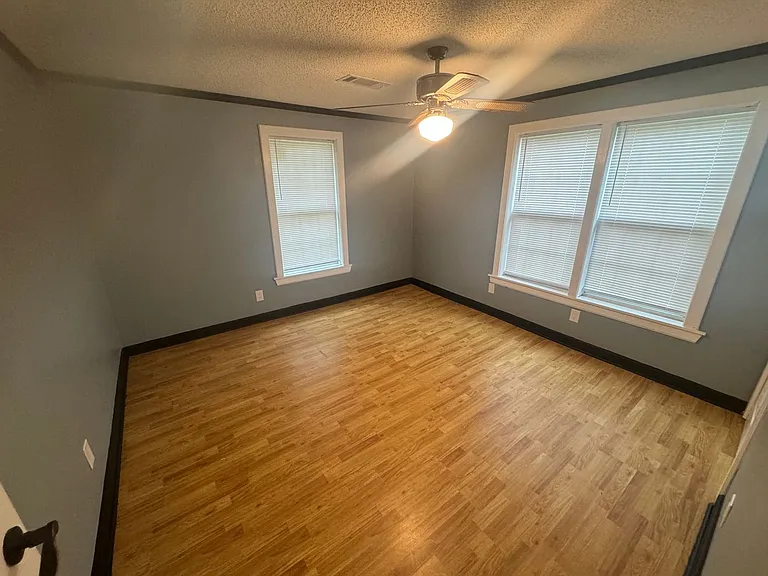 5112 Kraft St — Photo 11