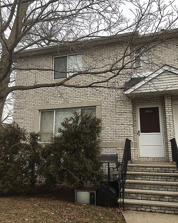 1st image of 29 Greencroft Ln