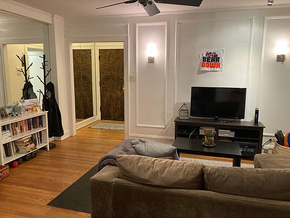 2nd image of 2323 N Lincoln Park W