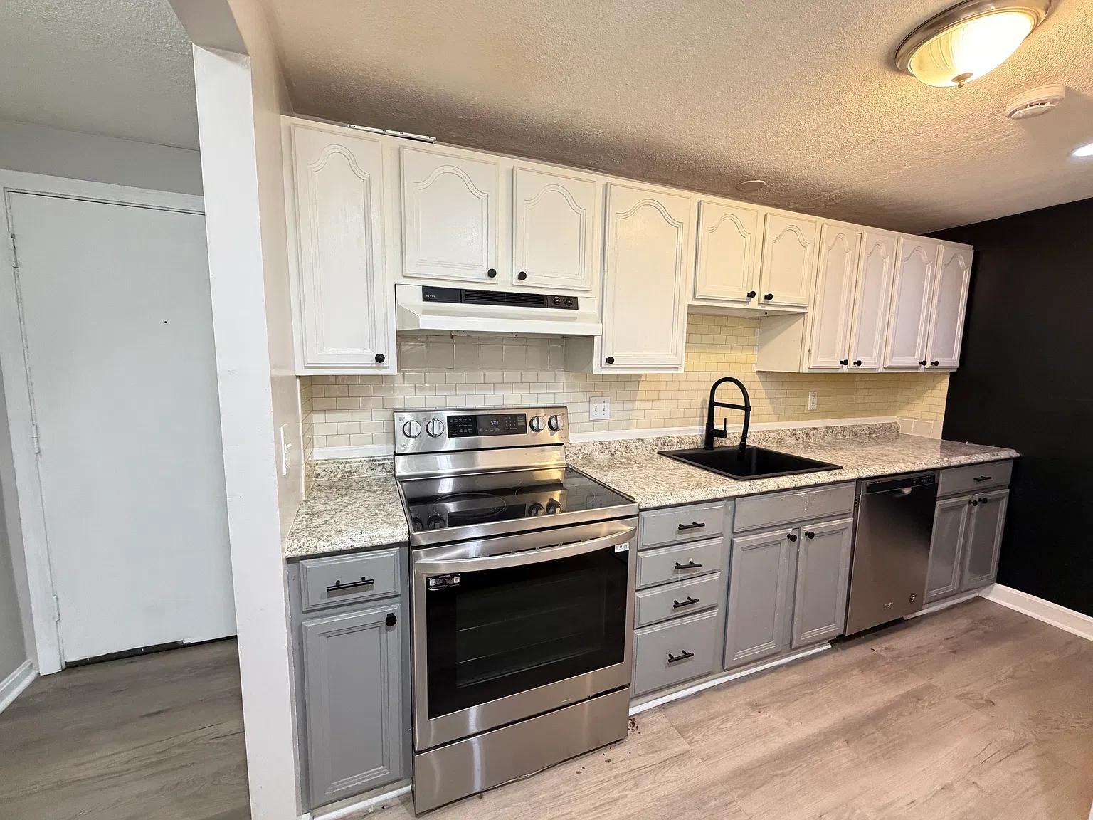 2 bed, 933 sqft, $2,500 — Photo 1