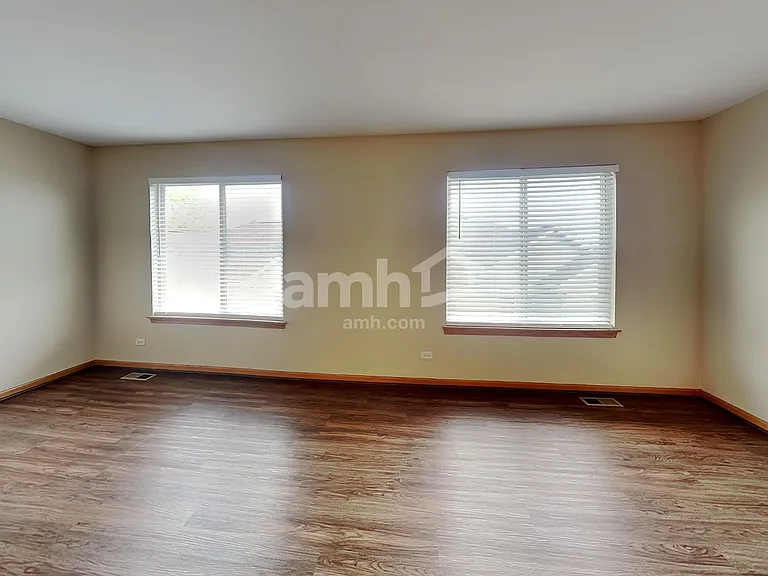11S524 Rachael Ct — Photo 9