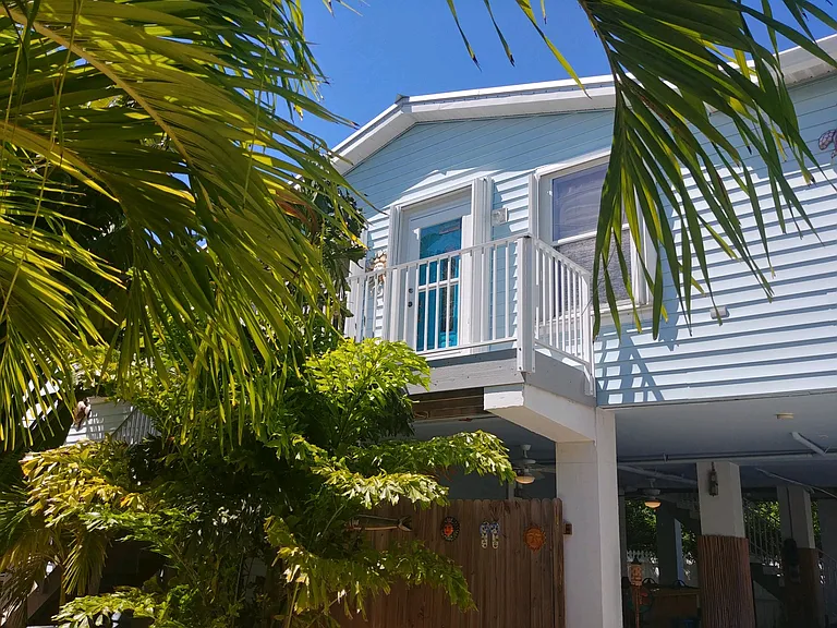 676 Spanish Main Dr — Photo 3