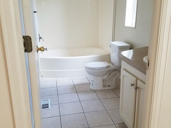 4th image of 1132 N Willow St