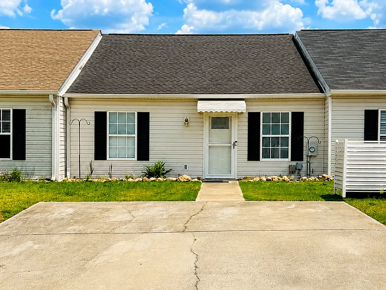 402 Northrop Pl — Photo 1