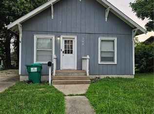 208 Main St, Hiawatha, KS 66434
