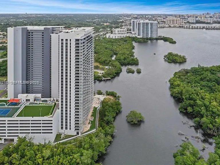 16385 Biscayne Blvd #2616 — Photo 34