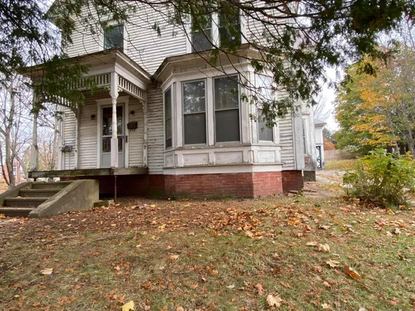 202 High Street, Farmington, ME 04938