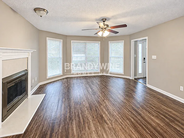 3 bed, 2.5 bath, 2008 sqft, $2,135 — Photo 4