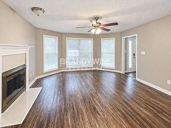 4th image of 800 Lake Ridge Dr