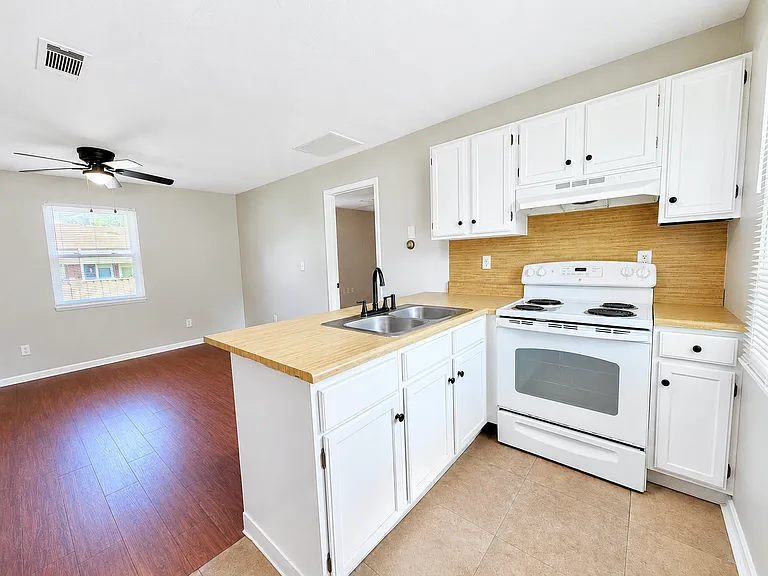 1170 Miller St #2 — Photo 2