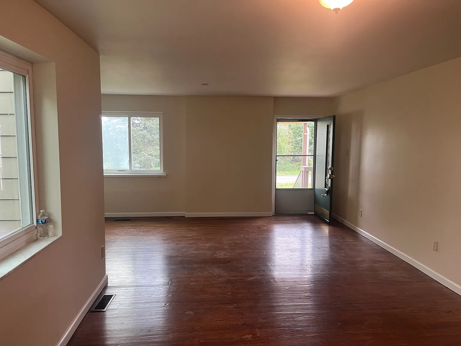 3 bed, 1148 sqft, $1,900 — Photo 2