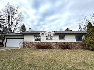 293 Cardinal Ct, Chaska, MN 55318